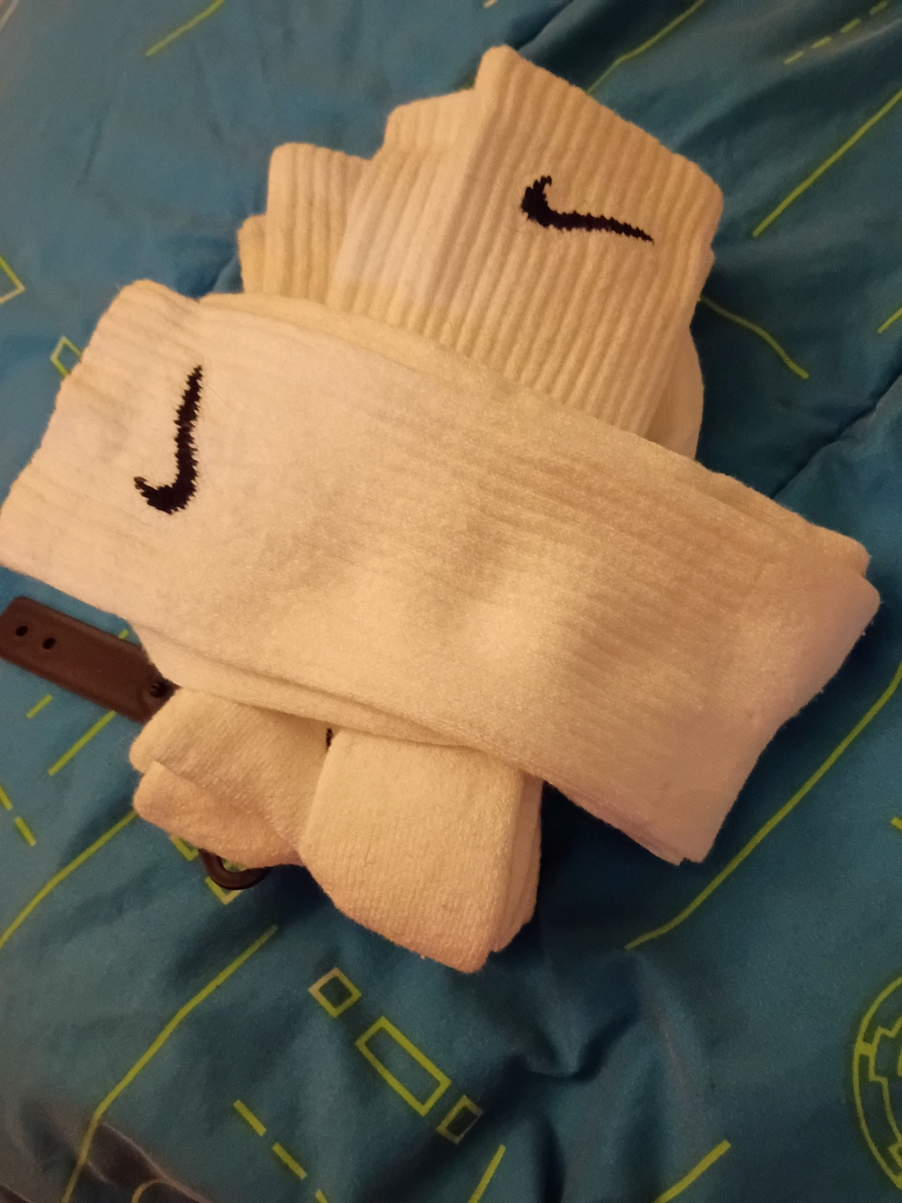 Nike White Crew Athletic Socks with Black Swoosh 5 Pairs